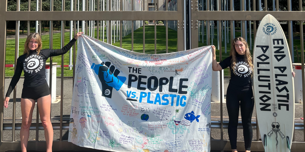 SAS campaigners holding People vs Plastic banner